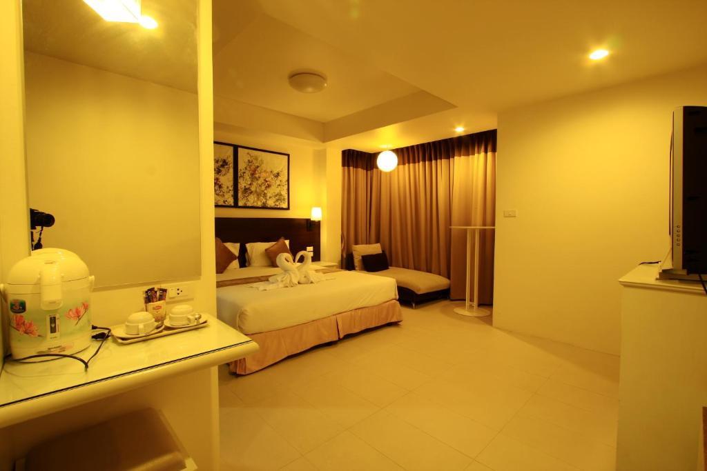 @ White Patong Hotel Room photo