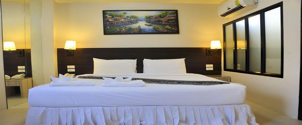 @ White Patong Hotel Exterior photo